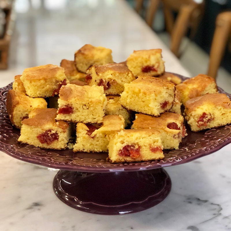 Bolo de fubá com goiabada - Estadão